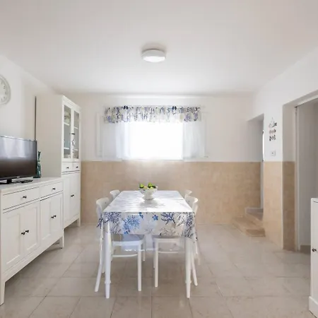 Aulona Tourist Apartment